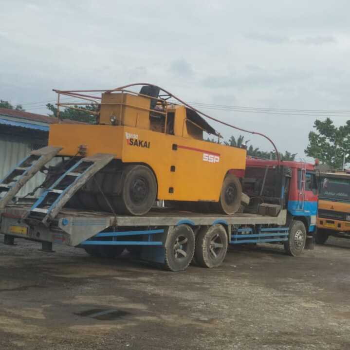 gambar armada blind van diallogistik
