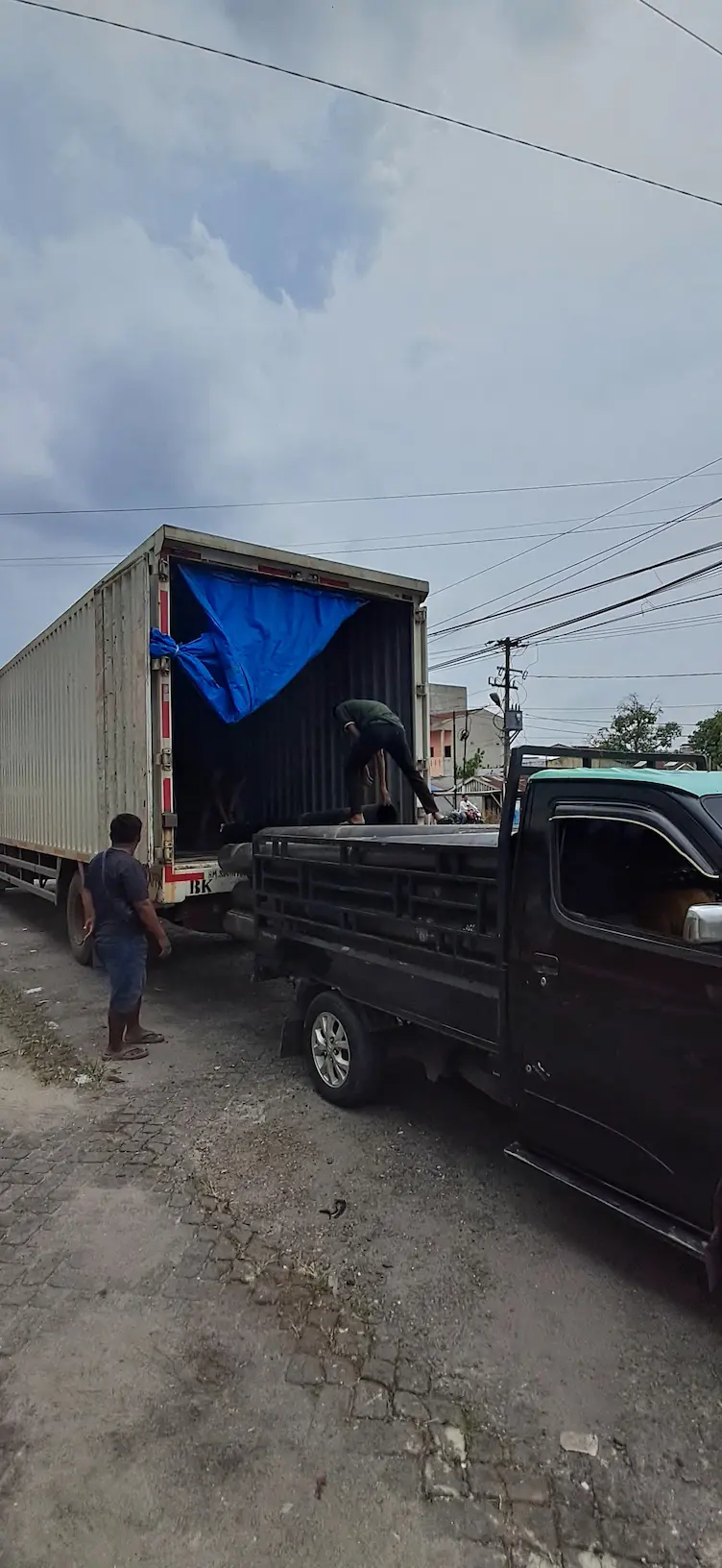 jasa_sewa_truk_angkut_tanah_murah_di_medan